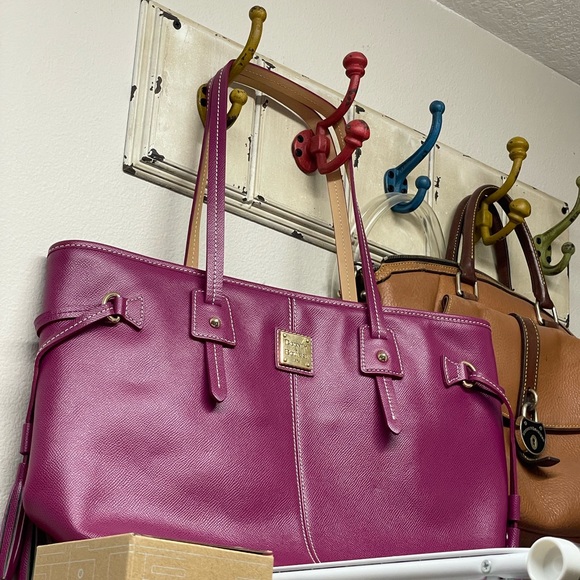 Dooney & Bourke Handbags - 🌺SALE🌺 final markdown - Dooney & Bourke “Large Pinkish Purple Handbag”
